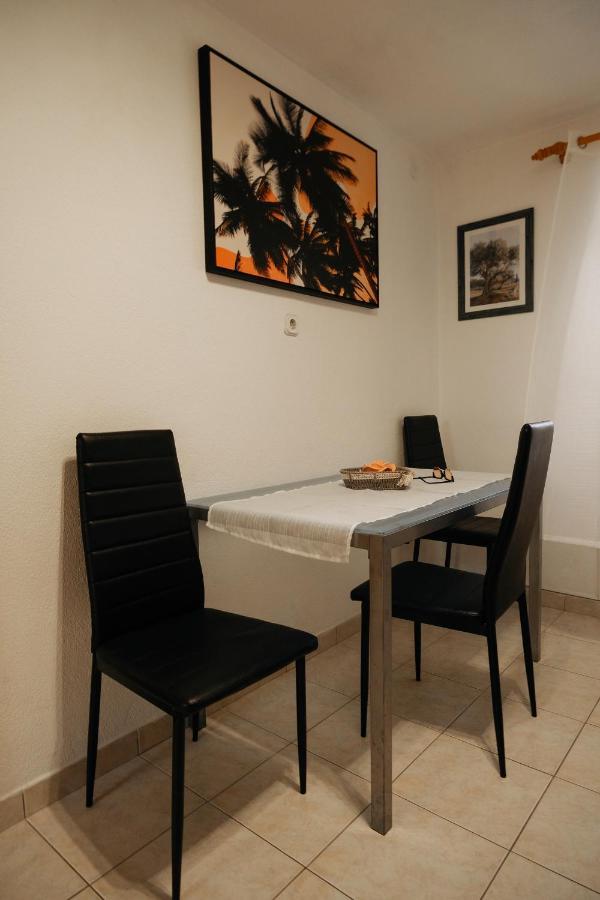 Split Centre Apartment Exterior photo